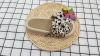 Wear thick-soled flip-flops outside in summer details Picture